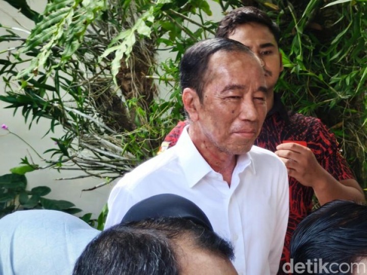 Jokowi Digahayu ke-64 Tahun, Warga Solo Tumpengan hingga Doakan Kesembuhan