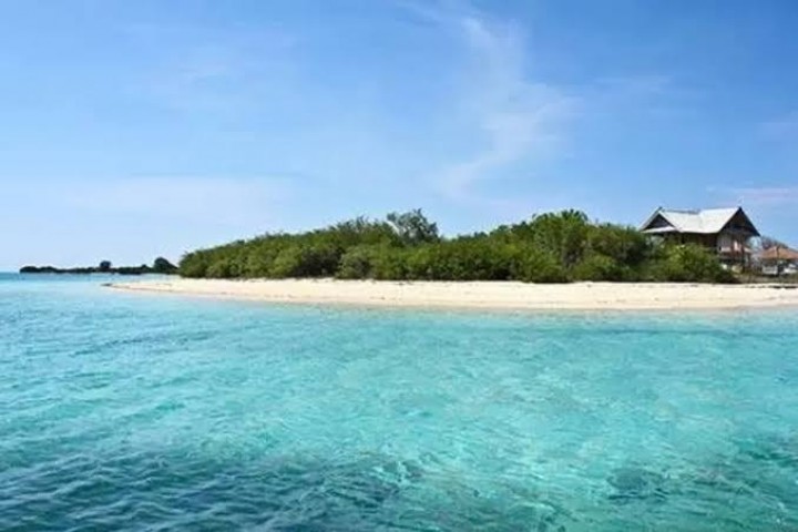 Bupati Ini Tak Tahu, Salah Satu Pulaunya Ditawar di Platform Online
