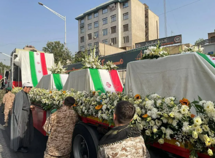 Iran Mengadakan Pemakaman Massal untuk Para Pemimpin Militer yang Tewas dalam Serangan Israel