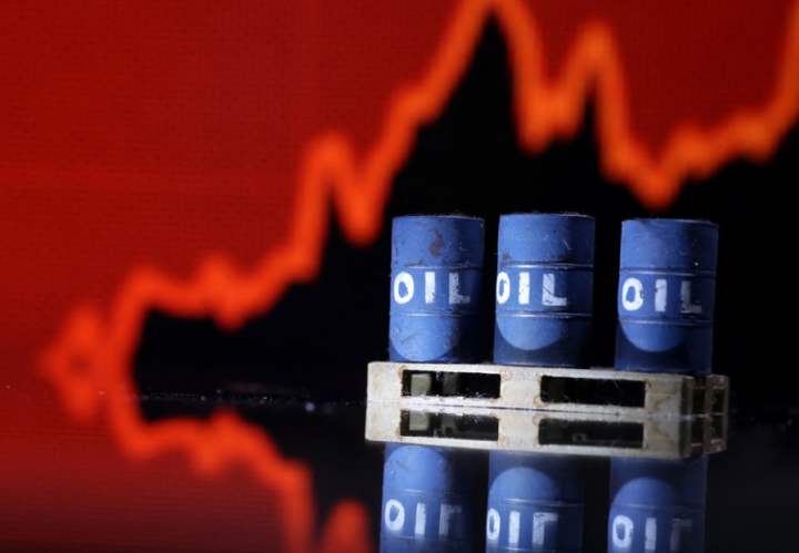 Harga Minyak Anjlok Karena Tenggat Tarif AS dan Kenaikan Produksi OPEC