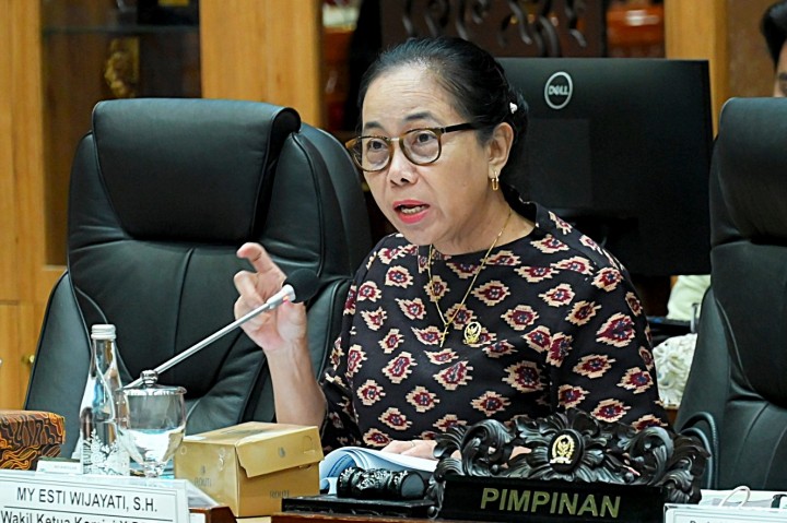 Mata Anggota DPR Berkaca-kaca Mendengar Fadli Zon Tak Akui Pemerkosaan Massal 1998