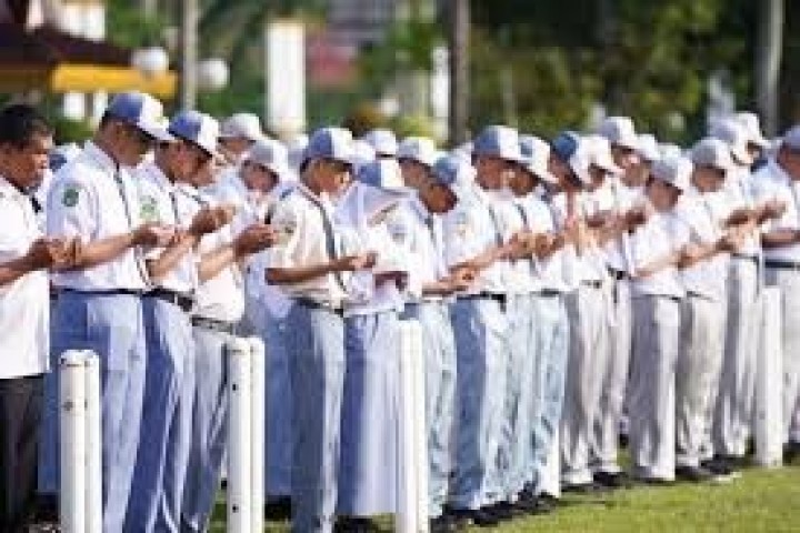 Pemprov Riau Gratiskan Seragam Sekolah untuk Siswa SMA/SMK Mulai Tahun Ajaran 2025/2026