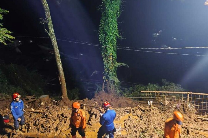 3 Orang Tewas Gegara Longsor Puncak Bogor, 1 Orang Masih Dalam Tahap Pencarian