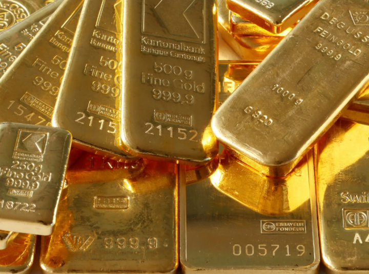 Harga Emas Anjlok Karena Investor Waspada Terhadap Langkah Perdagangan AS dan Penguatan Dolar
