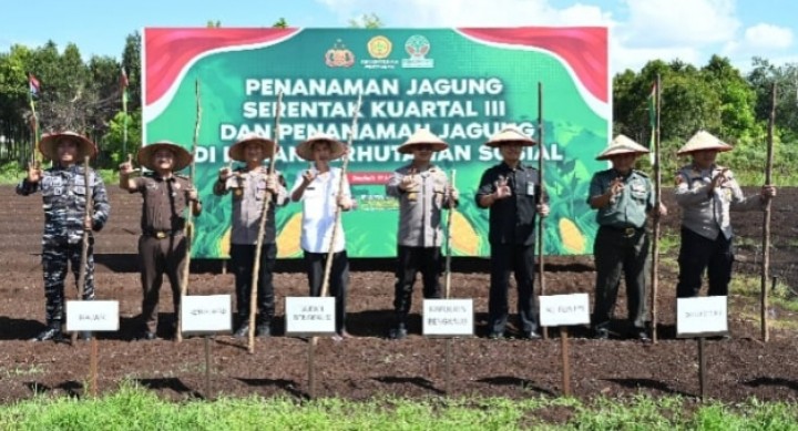 Upaya Wujudkan Swasembada Pangan 2025, Polres Bersama Pemkab Bengkalis Tanam Jagung
