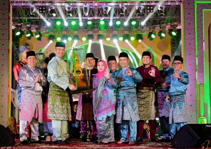 Nur Azmi Hasyim Hadiri Penutupan MTQ ke-43 Riau, Bengkalis Raih Juara Umum