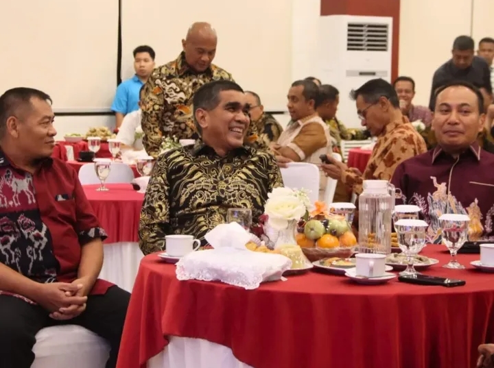 Parisman Ihwan Hadiri Nobar Wayang Kulit Peringatan Hari Bhayangkara ke-79 di Mapolda Riau