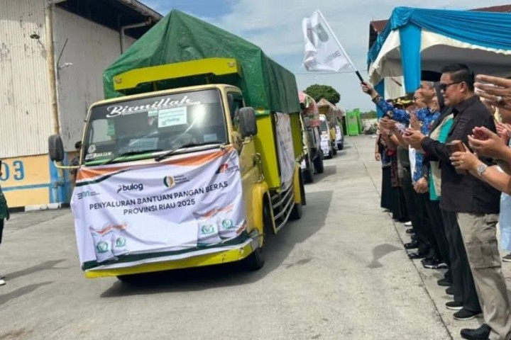 Bulog Riau Salurkan 5.565 Ton Beras untuk 278 Ribu Warga di 12 Kabupaten/Kota
