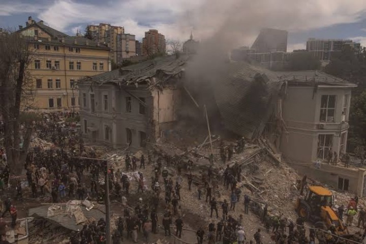 Beberapa Jam Sebelum Perundingan Tentang Dukungan untuk Ukraina, Kiev Dibombardir Rusia