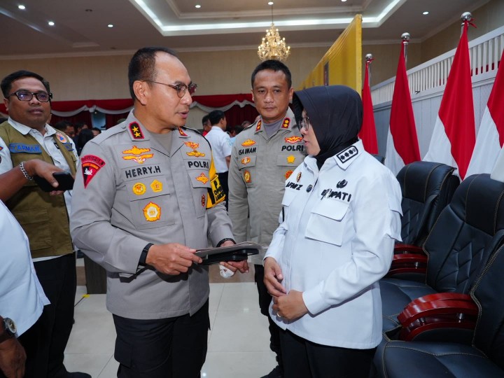 Hadir di Rakor Karhutla Riau, Bupati Siak Tegaskan Komitmen Kolaborasi dan Usul Pembangunan Waduk