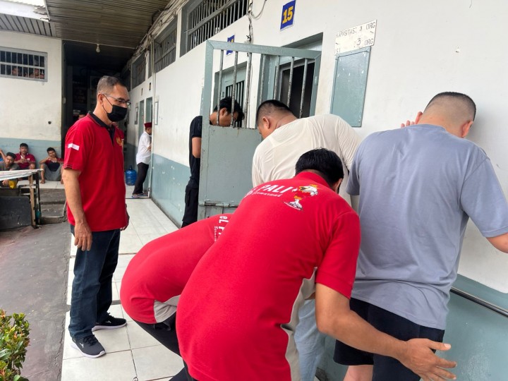 Tim Satops Patnal Geledah Kamar WBP Lapas IIA Bengkalis
