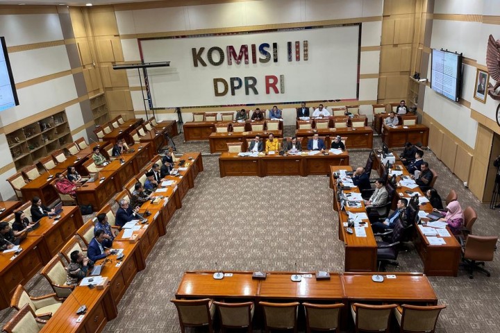 Komisi III DPR Tampung Aspirasi RUU KUHAP, Gelar 8 RDPU Dengan Pakar Hukum, Advokat hingga Mahasiswa.