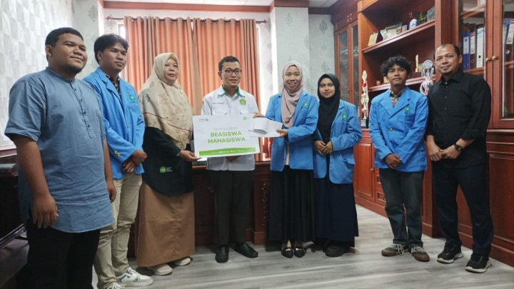 IZI Salurkan Beasiswa UKT untuk Mahasiswa Kurang Mampu UIN Suska Riau