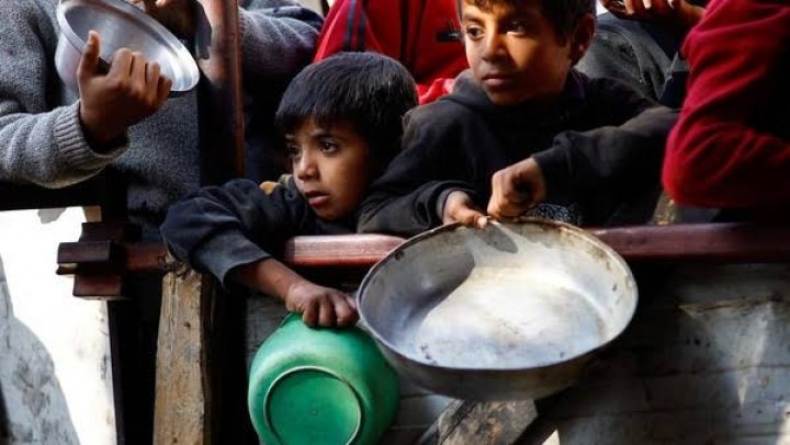 Demi Redakan Lapar, Warga Gaza Terpaksa Ikat Batu Bata di Perut