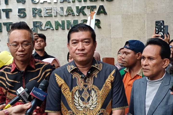 Terpidana Silfester Matutina Masih Bisa Berkeliaran Bebas, Relawan Jokowi Kebal Hukum?