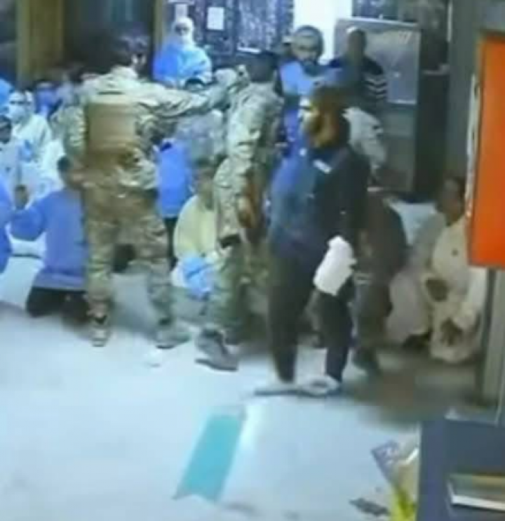 Video Eksekusi dari Rumah Sakit Suriah Muncul, Staf Medis Berlutut di Hadapan Orang-orang Bersenjata