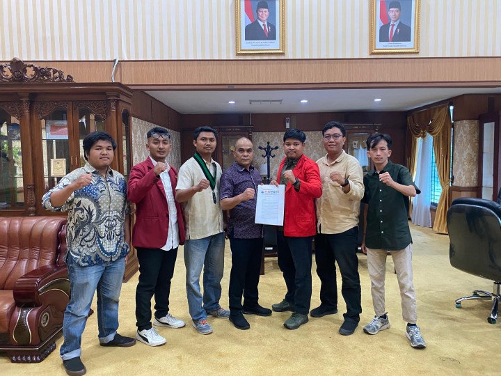 Ancam Serbu Gedung Dewan, Cipayung Plus Riau Tagih Janji RDP Pembentukan Pansus Defisit