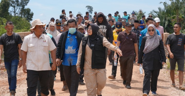 Bupati Afni Minta PT Triomas Duduk Bersama Cari Solusi Konflik Lahan dengan Warga