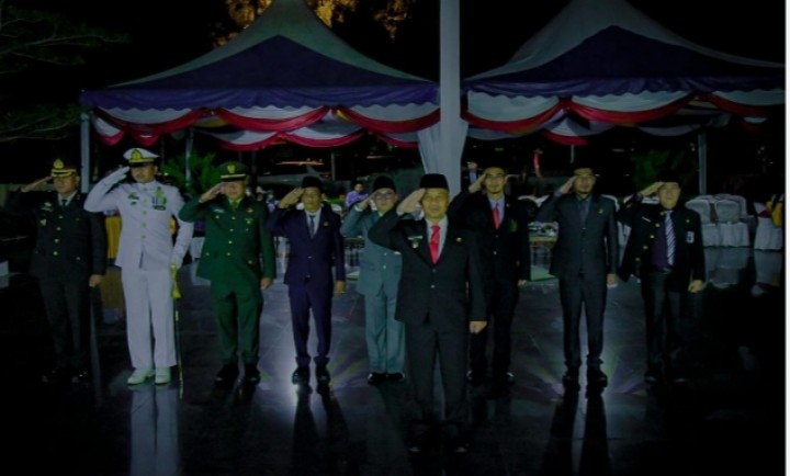 Sambut HUT RI ke 80, Pemkab dan Forkopimda Bengkalis Apel Renungan Suci di Makam Pahlawan