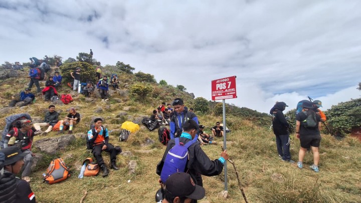 25 Pendaki dari 4.068 Pendaki Alami Hipotermia di Puncak Gunung Bawakaraeng saat Rayakan HUT RI ke-80 Tahun