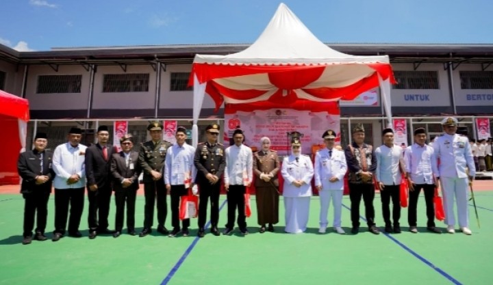Bupati Kasmarni Berikan Surat Remisi Momentum Perbaikan Diri HUT RI ke 80