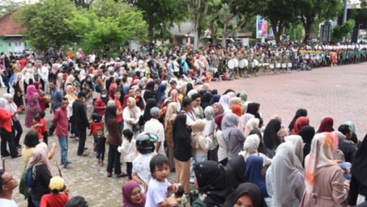 Diiringi Pagelaran Seni Budaya, Penurunan Bendera di Lapangan Tugu Bengkalis