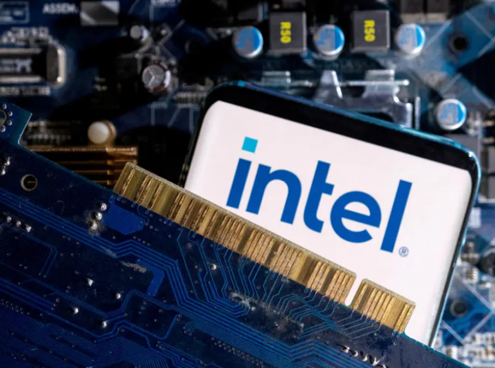 Intel Mendapat Suntikan Dana SoftBank Senilai 2 Miliar Dolar Ketika Kesulitan Mendapatkan Relevansi AI