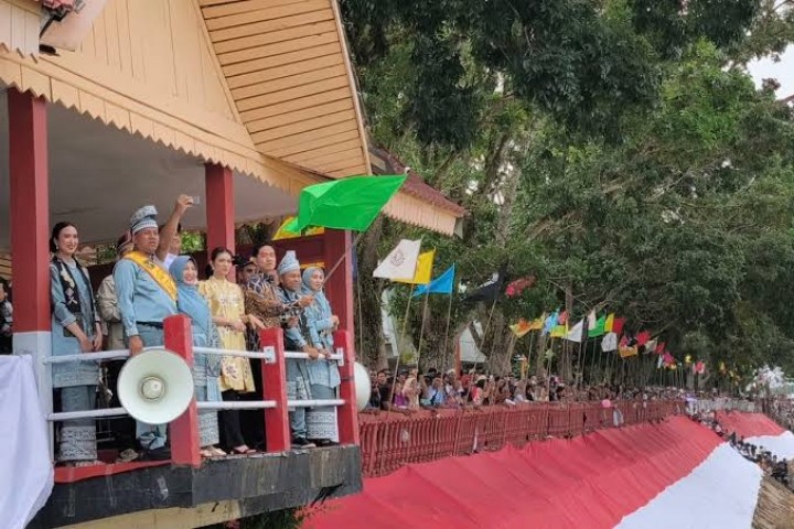 Gibran Lepas Festival Pacu Jalur 2025, Dorong Pelestarian Budaya dan UMKM Riau