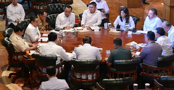 Rapat Dadakan di Hambalang, Prabowo Minta Bahlil Tegas Basmi Tambang Ilegal 