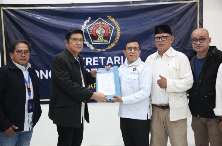 Opini : PWI, Fitnah dan Pertarungan Hendry Ch Bangun vs Akhmad Munir