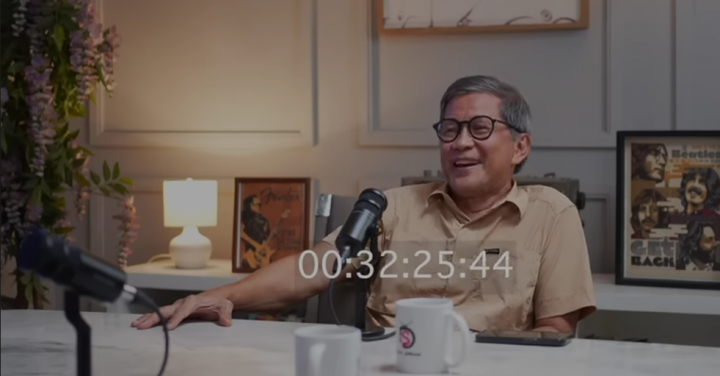 Potret Rocky Gerung saat Jadi Narasumber di Channel Youtube Deddy Sitorus Politis PDIP. (Screesnhot/@DeddySitorusOfficial)