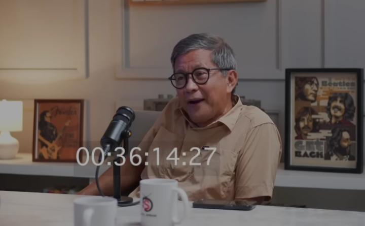Pengamat Politik Indonesia Sekaligus Filsuf Rocky Gerung. (Tangkapan layar/Channel Youtube @DeddySitorusOfficial) 