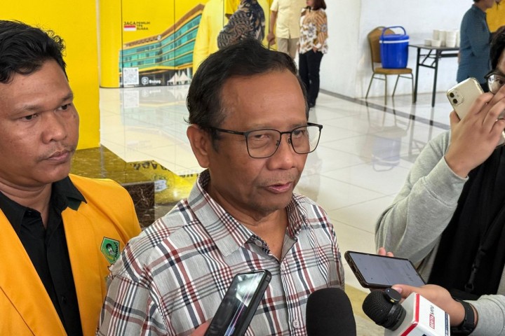 Bisakah DPR Dibubarkan? Ini Penjelasan Mahfud MD. (X/Foto)