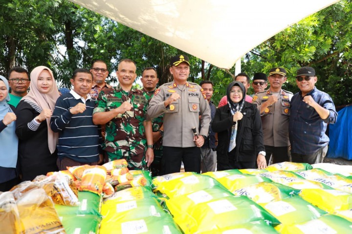Bupati Siak Tinjau Pasar Murah di Tualang, Harga Sembako Lebih Miring Bantu Ringankan Warga