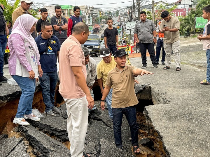 Wali Kota (Wako) Pekanbaru - Wakil Wali Kota (Wawako) Pekanbaru, Agung Nugroho-Markarius Anwar, telah meluncurkan berbagai kebijakan-kebijakan yang berpihak kepada masyarakat.