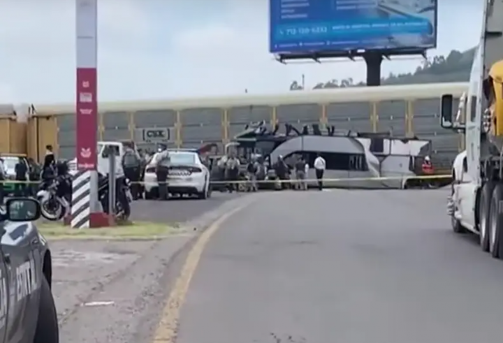 Setidaknya 10 Tewas Lebih dari 60 Orang Terluka Akibat Tabrakan Kereta Barang dengan Bus Tingkat di Meksiko