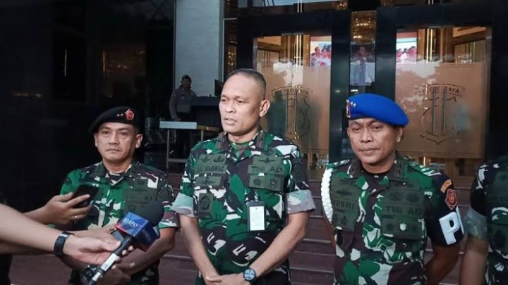 Tiga Jenderal TNI laporkan Ferry Irwandi