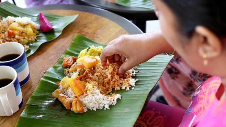 Ternyata Benar! Makan Pakai Tangan Lebih Menyehatkan, Ini Buktinya
