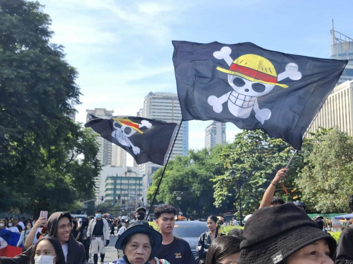 Aksi Protes Besar-besaran Menentang Korupsi Manila Berubah Menjadi Kericuhan, Bendera One Piece Dikibarkan 