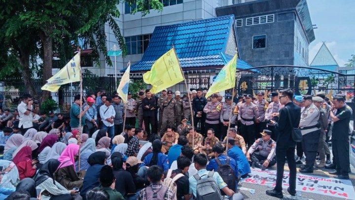 Unras Roro, Puluhan Mahasiswa Desak Kadishub Bengkalis Mundur Secara Jantan