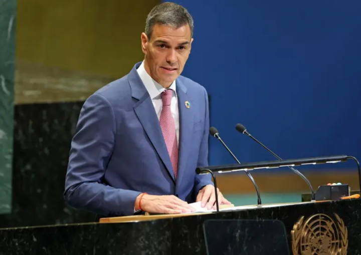 Perdana Menteri Spanyol Pedro Sanchez berpidato dalam KTT PBB tentang Palestina di Markas Besar PBB selama Sidang Umum PBB (UNGA) di New York pada 22 September 2025 /AFP