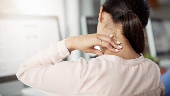 Bikin Ngilu! Perempuan Ini Curhat 'Patah Leher' saat Nguap Terlalu Lebar