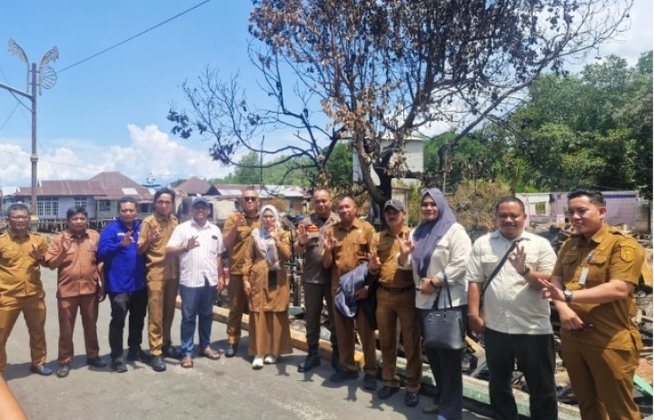 PT BLJ Serahkan Bantuan korban kebakaran rumah