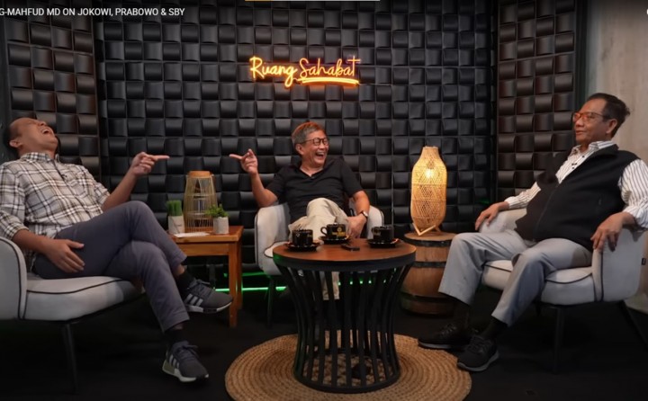 Rocky Gerung Diundang Mahfud MD, Kritisi Keputusan Prabowo Angkat Qodari.