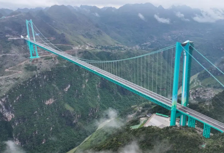 Jembatan Tertinggi di Dunia Dibuka di Provinsi Guizhou, Tiongkok, Pangkas Waktu Tempuh dari 2 Jam Jadi 2 Menit