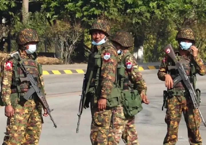 pasukan Myanmar di Nyaypidaw/ AFP