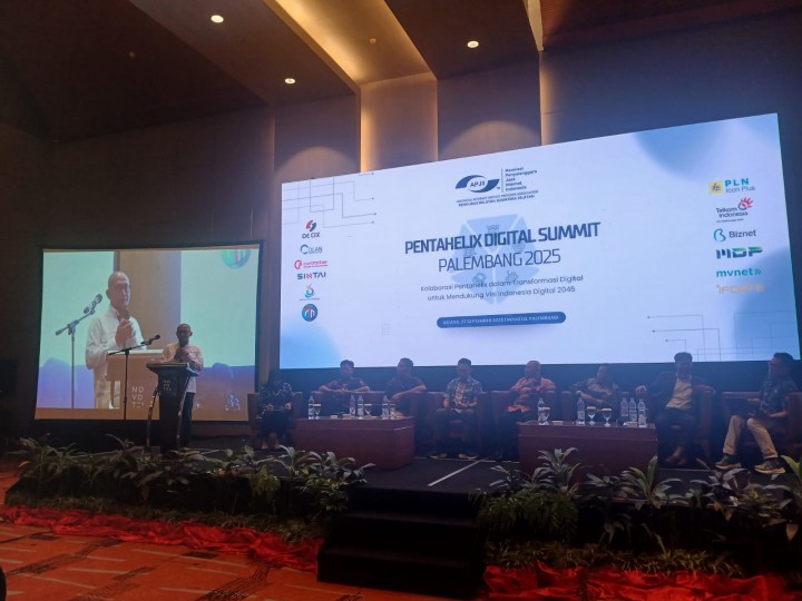 XLSMART Dorong Inovasi dan Kolaborasi Digital di Pentahelix Digital Summit Palembang 2025   