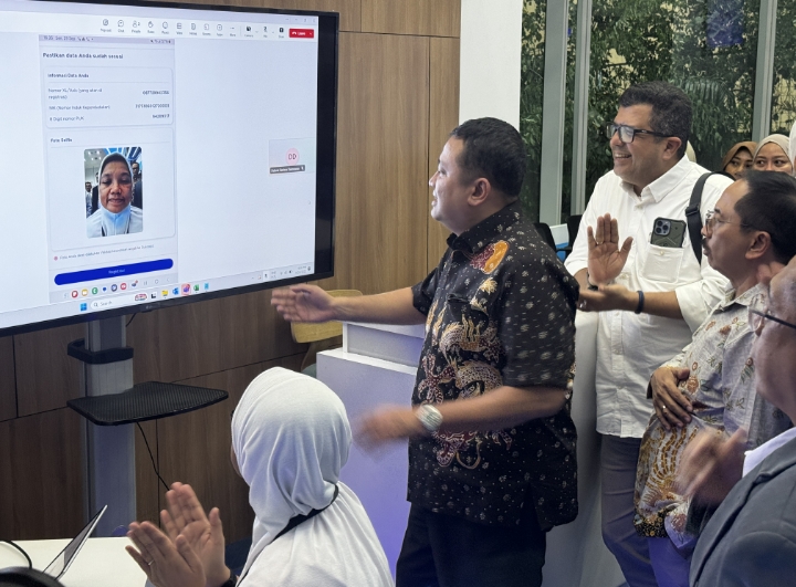 XLSMART Uji Coba Implementasi Registrasi Kartu SIM dengan Menggunakan Teknologi Biometrik Pengenalan Wajah