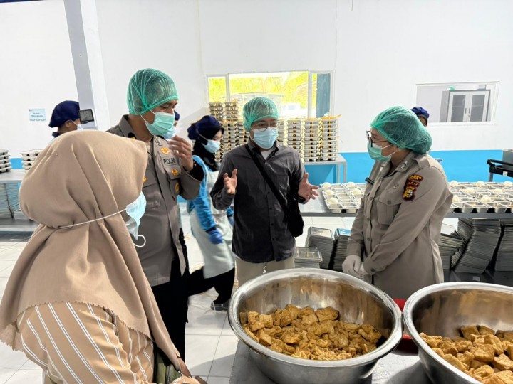 Polres Siak Lakukan Tester Keamanan Pangan di Dapur SPPG MBG, Pastikan 1.927 Porsi Makanan Bergizi Aman untuk Siswa