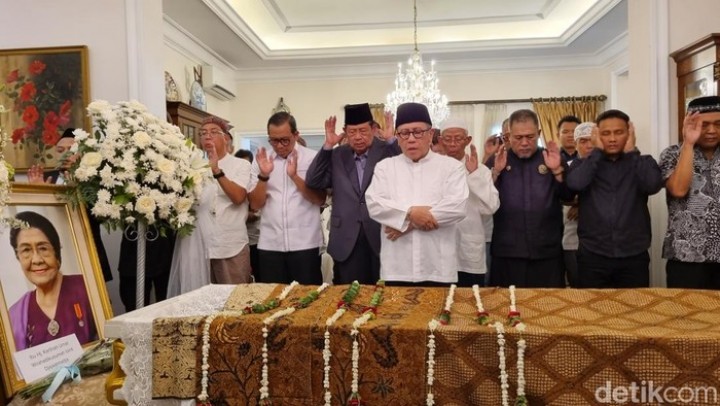 SBY hingga Puan Maharani Melawat ke Rumah Duka Istri Wapres ke-4 RI Karlinah Umar Wirahadikusumah 